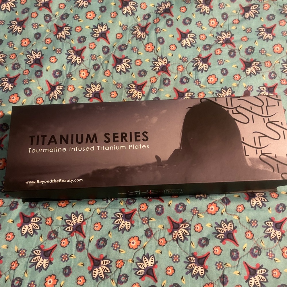 She Infrared Titanium Straightener